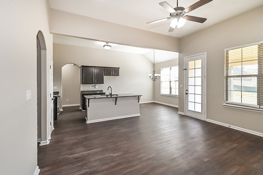 Building Photo - 75 Briar Hollow Ln