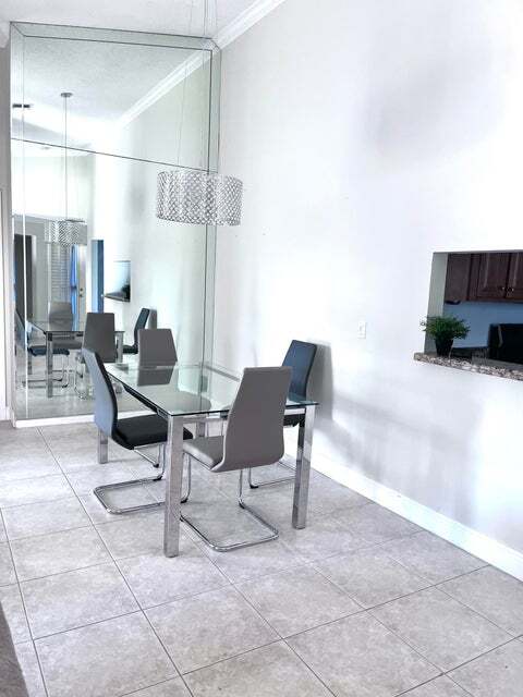 Building Photo - 5439 Verona Dr