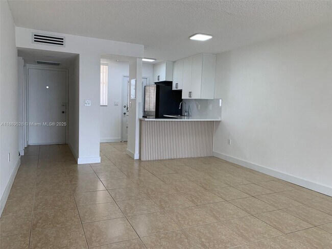 Building Photo - 2999 Point E Dr