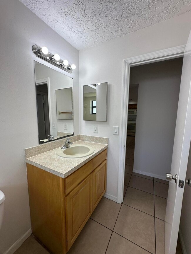 Building Photo - 1217 Schumann Dr