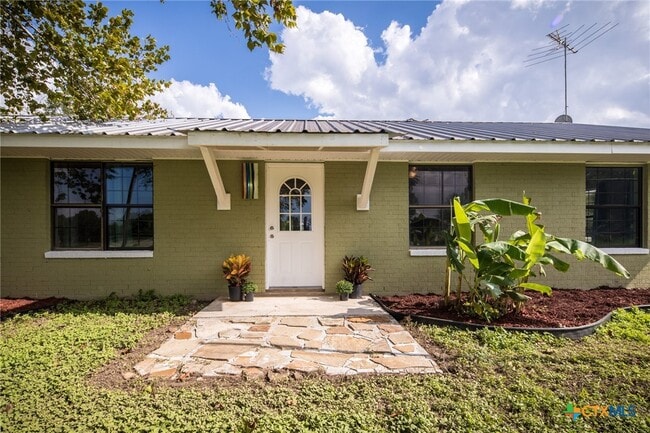 Building Photo - 803 Happy Haven Rd