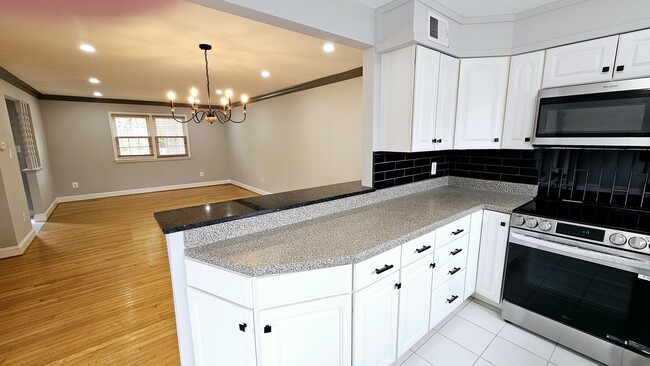 Building Photo - 4502 King Edward Ct