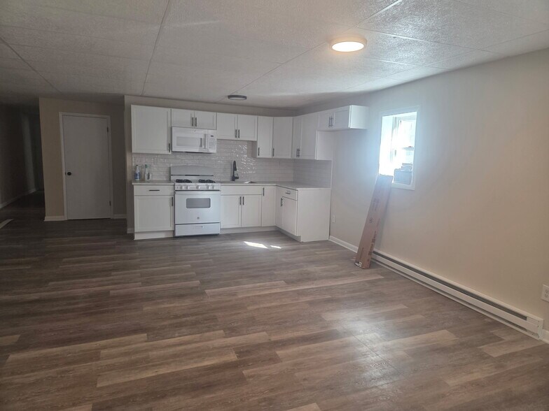 Building Photo - 63 Wilson St