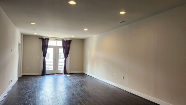 Building Photo - 3 BR Plus Den and Garage in Potomac Yard!