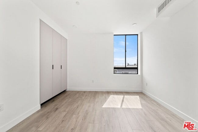 Building Photo - 11013 Hartsook St