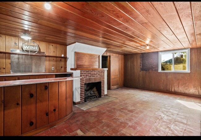 Building Photo - 1548 NW Eden St