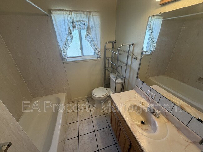 Building Photo - 1732 Muriel St NE