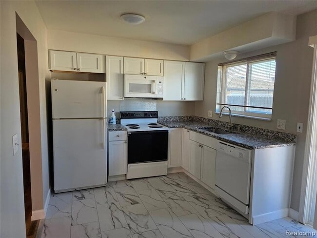 Building Photo - 20059 Washington St