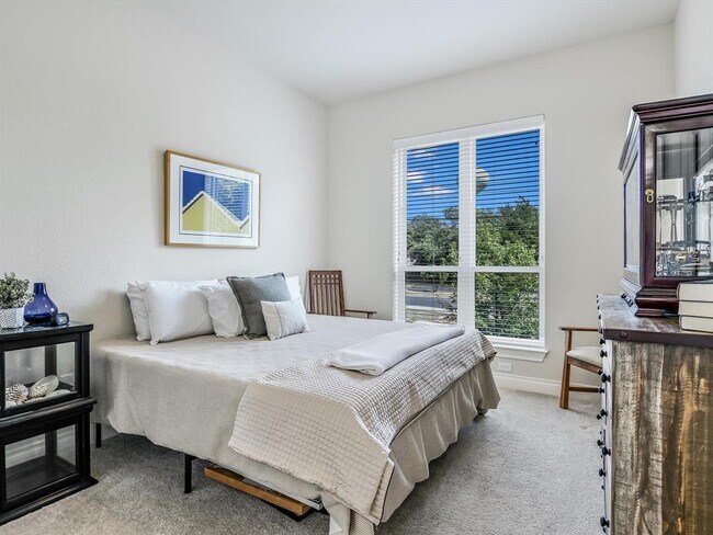 Building Photo - 102 Bella Toscana Ave