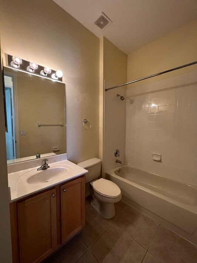 Building Photo - 3 BEDROOM, 2 BATH HOME IN THE GATED COMMUNITY OF LAKE FOREST