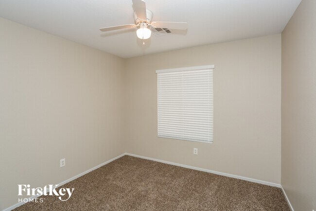 Building Photo - 5508 Crinoline Ave