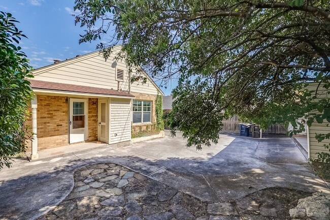 Building Photo - Cultural District Rental