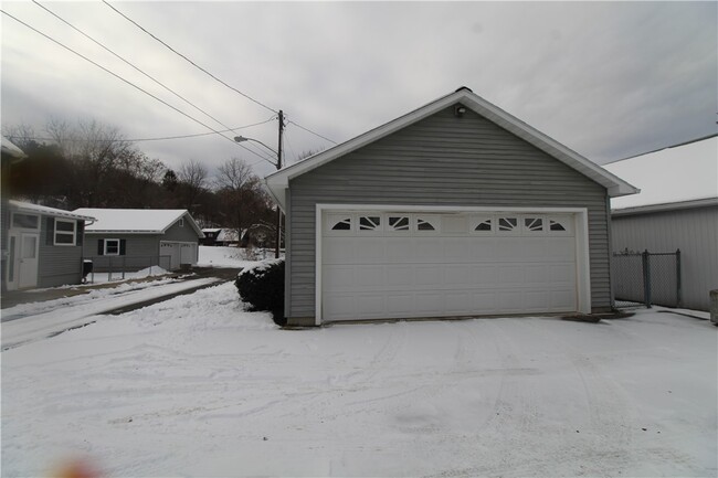 Building Photo - 213-215-215 Conhocton St