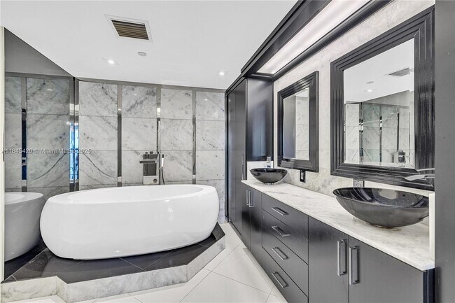 Building Photo - 9559 Collins Ave