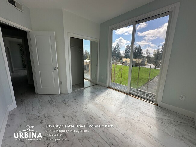 Building Photo - Modern 3-Bedroom Townhome in the Heart of ...