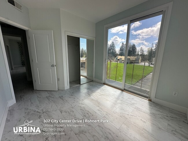 Building Photo - Modern 3-Bedroom Townhome in the Heart of Rohnert Park