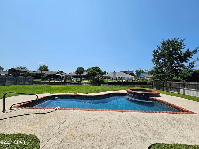 Building Photo - 2103 Coral Dr