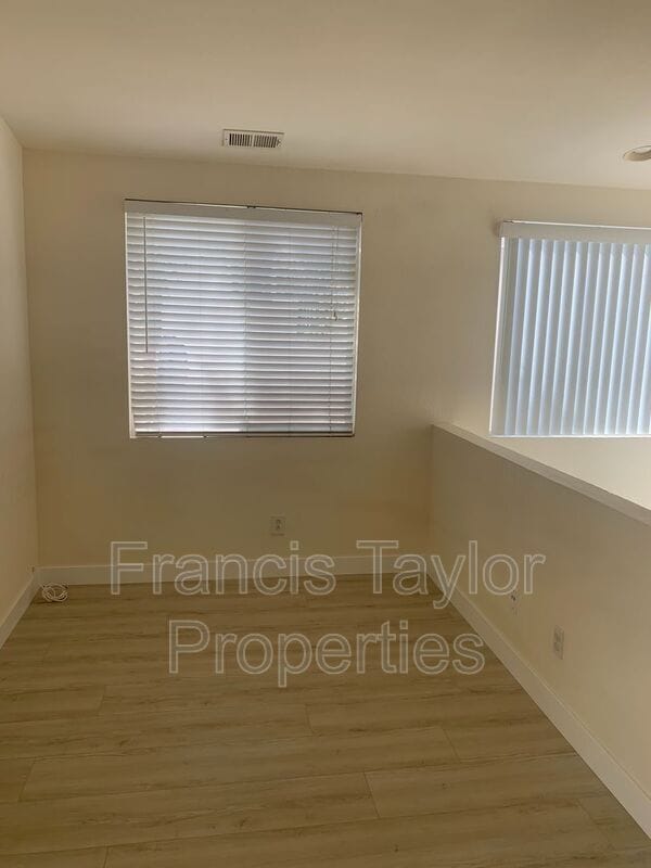 Building Photo - 870 N Fig St