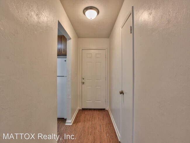 Building Photo - 2 br, 1.5 bath House - 4791 Leah Court