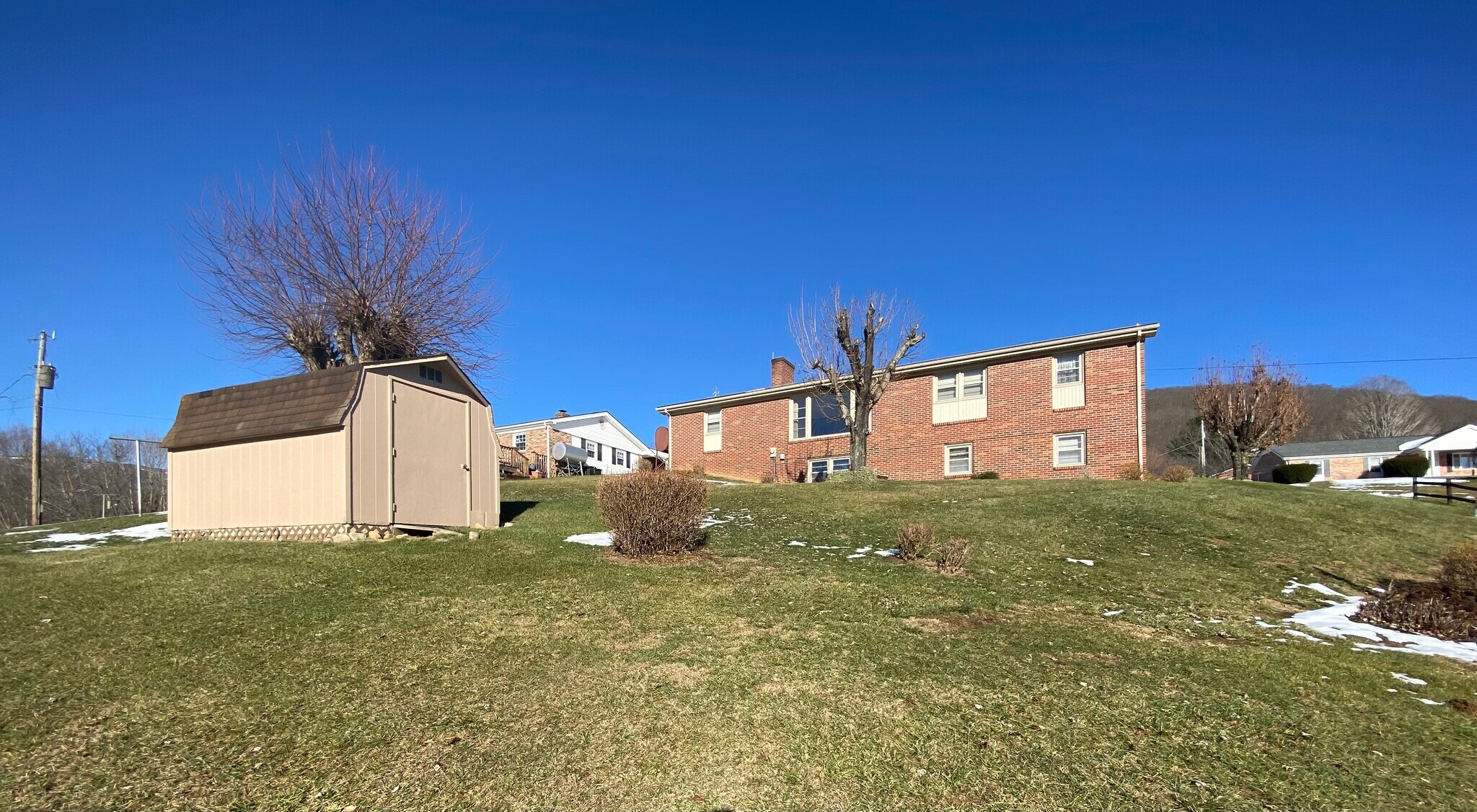 Building Photo - 410 Colonial Ave