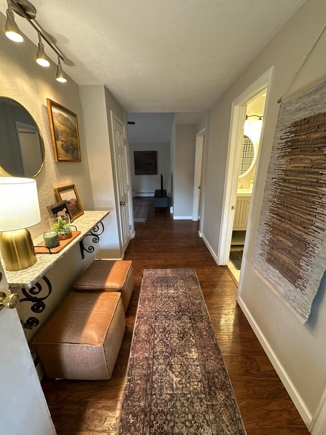 Building Photo - 2807 Benton St.