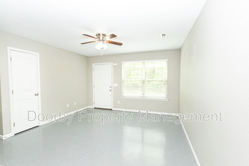 Building Photo - 3850 Youngstown Rd