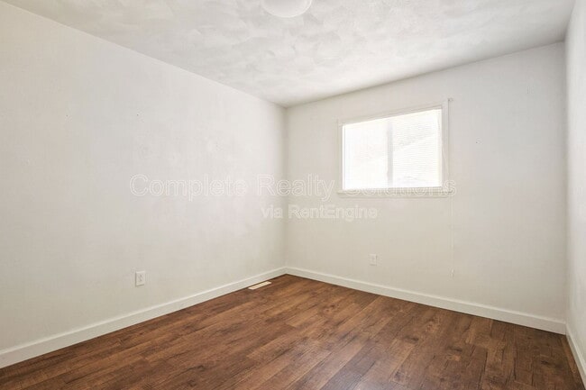 Building Photo - 716 Plankway Dr