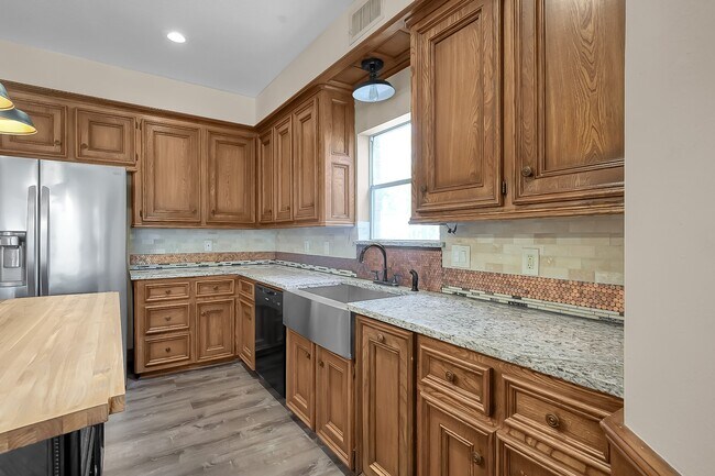 Building Photo - 1807 Brookchester Dr