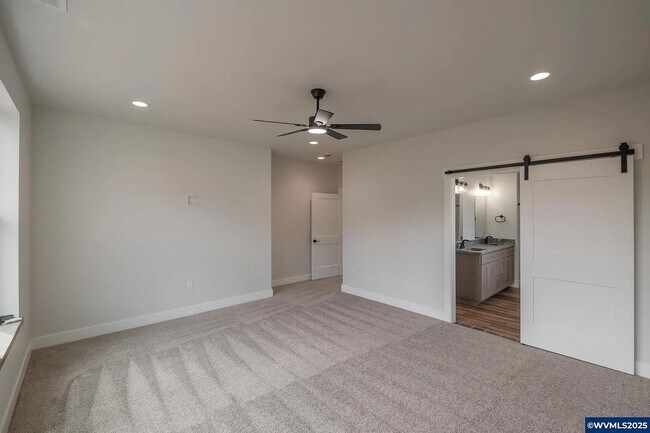 Building Photo - 4 Bedroom 2 Bath House