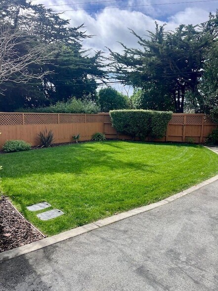 Building Photo - 445 Purisima Way