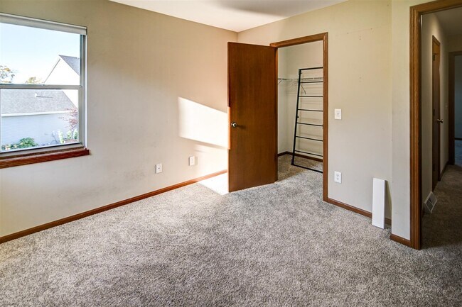 Building Photo - 2633 Koshkonong Way
