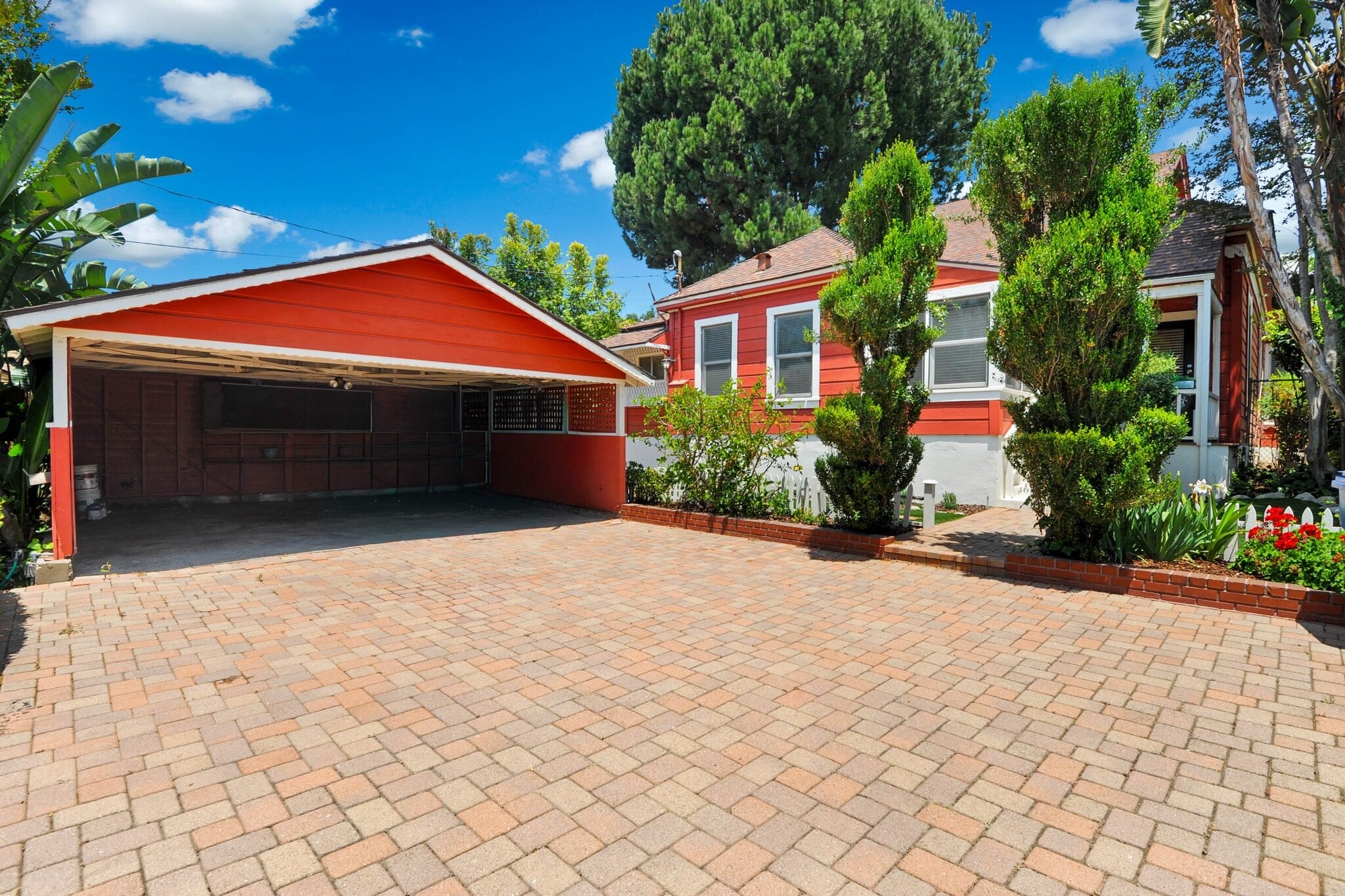 Building Photo - 703 Manzanita Ave