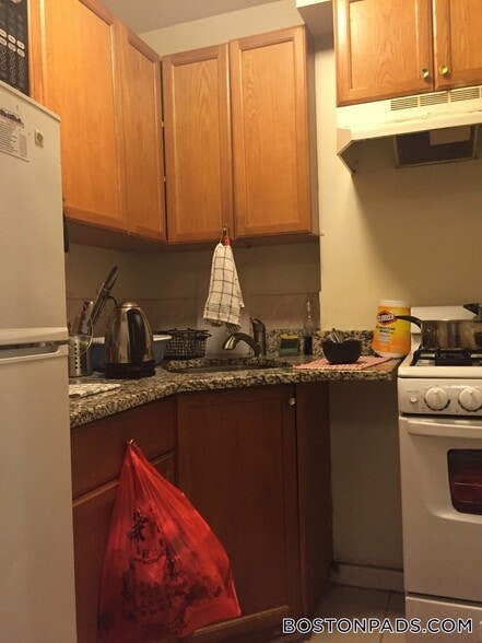 Building Photo - 171 Hemenway St