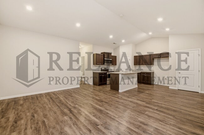 Building Photo - 452 S Longbranch Dr