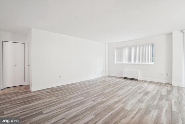 Building Photo - 2059 Huntington Ave