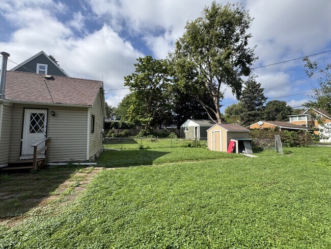 Building Photo - 935 Tuscarora Ave W