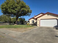 Building Photo - 3 BR 2 BA Available Now