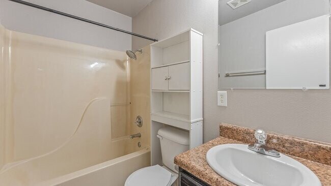 Building Photo - Newly Remodeled 2-Bed, 2-Bath Duplex