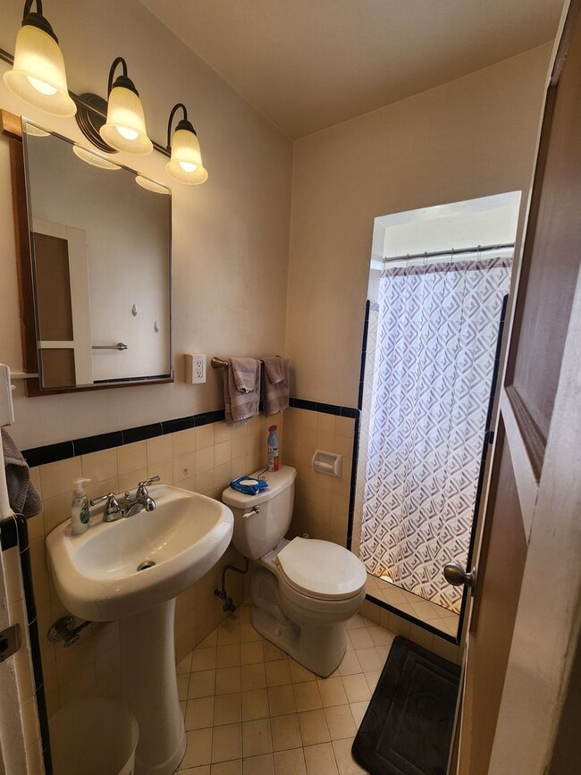 Building Photo - Coming Soon! Furnished One Bedroom with Bo...