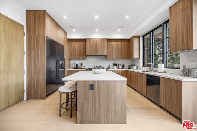 Building Photo - 4256 Camellia Ave