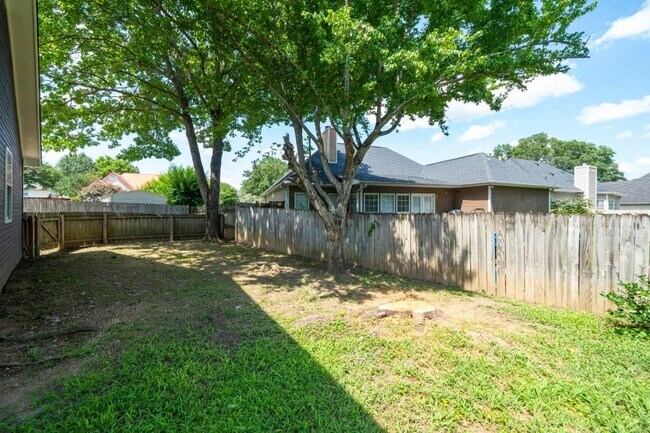 Building Photo - 132 King James Ct