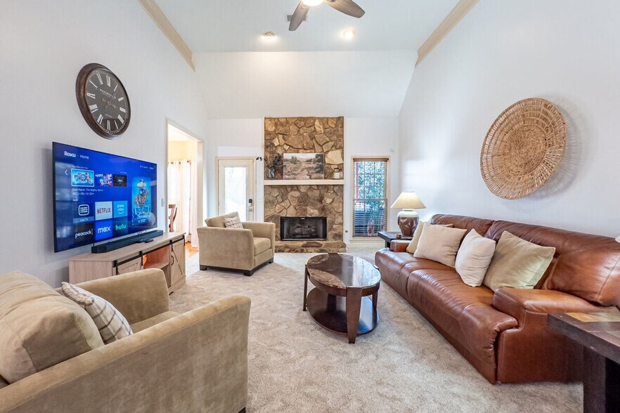 Building Photo - 530 Waterford Dr