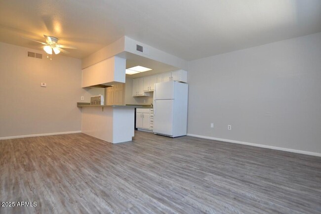 Building Photo - 3004 E Waltann Ln