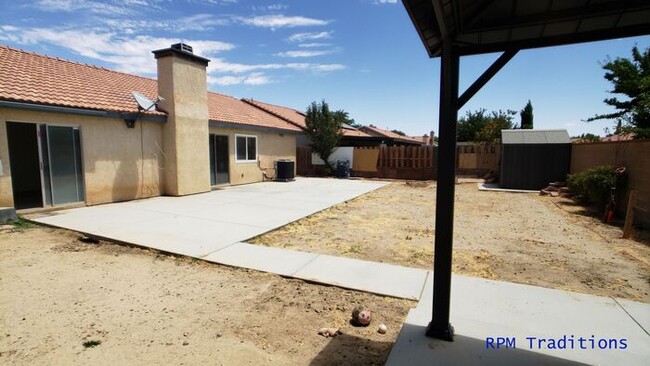 Building Photo - 3 + 2 in Rosamond!