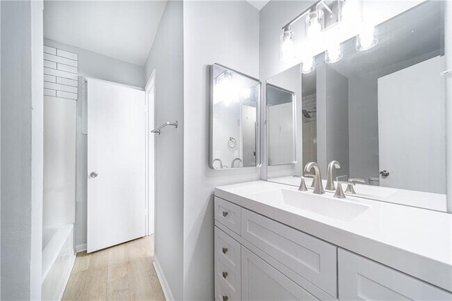 Building Photo - 690 Bellemeade Dr SW