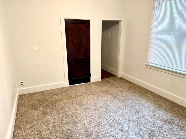 Building Photo - 3518 Beechwood Blvd