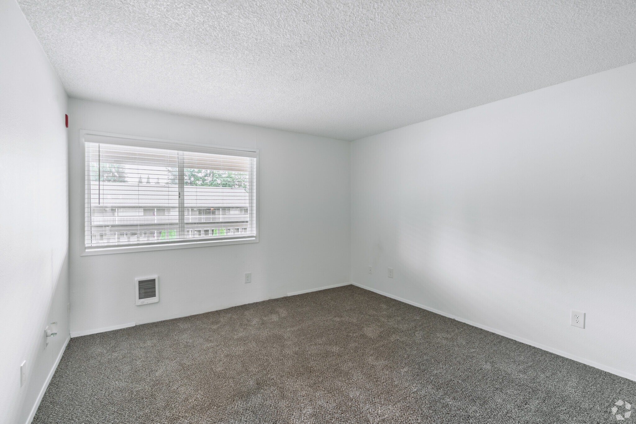 2BR, 1BA - 980SF - Primary Bedroom - Bluffs at Evergreen