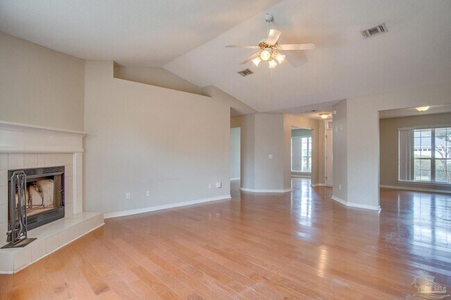 Building Photo - 5029 Lantana Dr