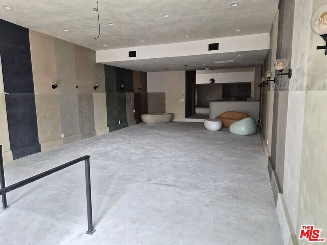 Building Photo - 10835 Magnolia Blvd