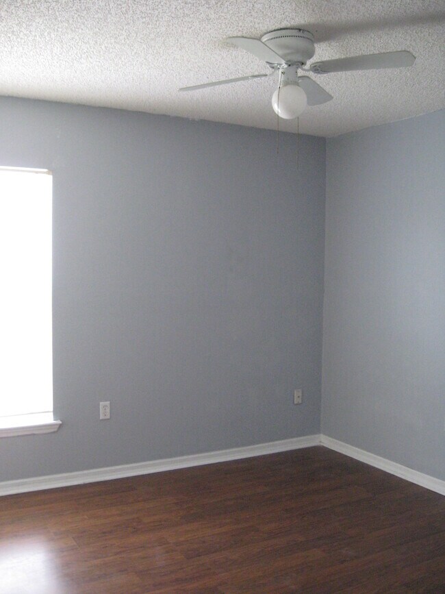 Building Photo - 8522 Rainbow Ave